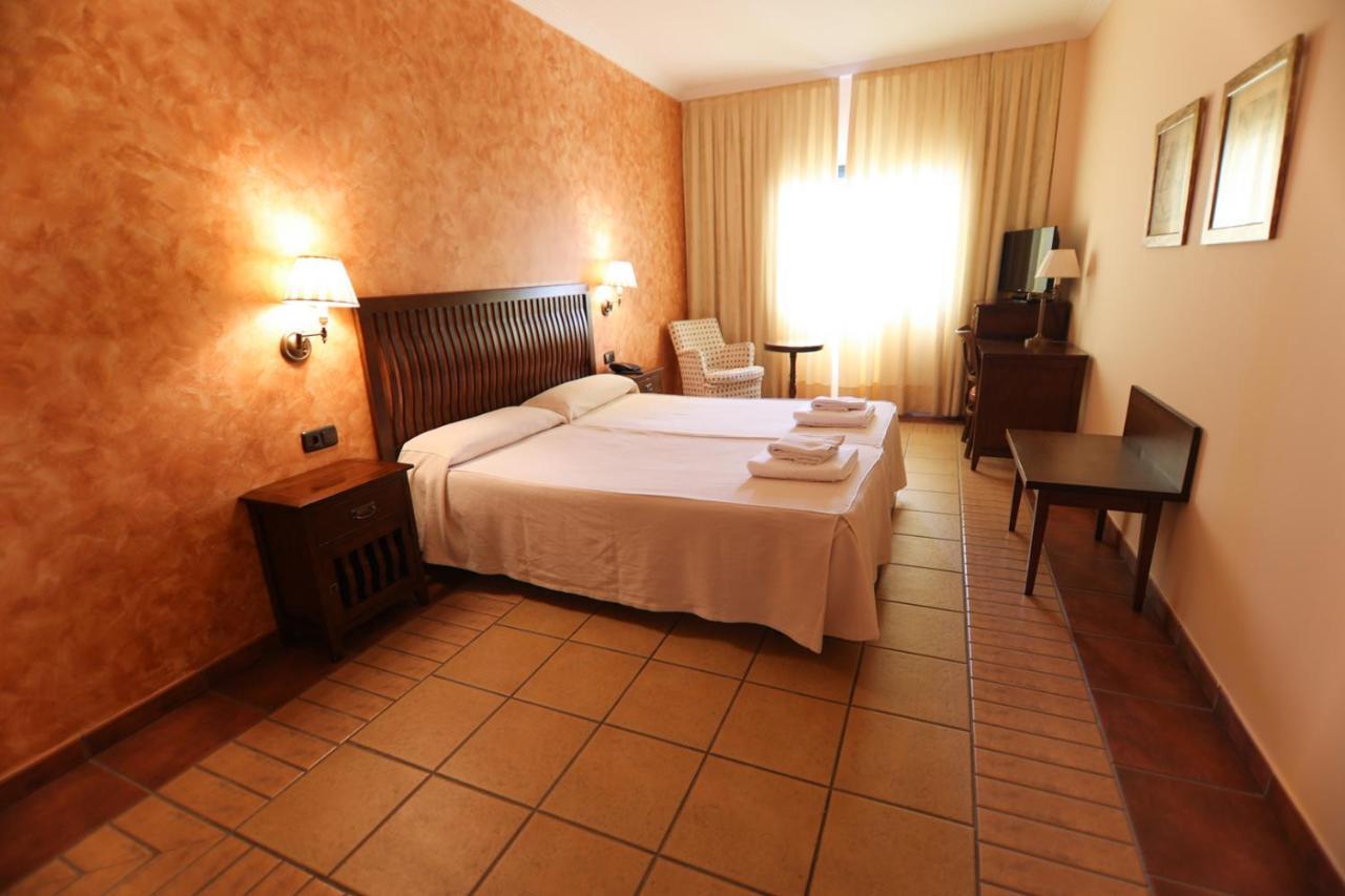 Hospedium Hotel Dona Mafalda De Castilla Plasencia Exterior foto
